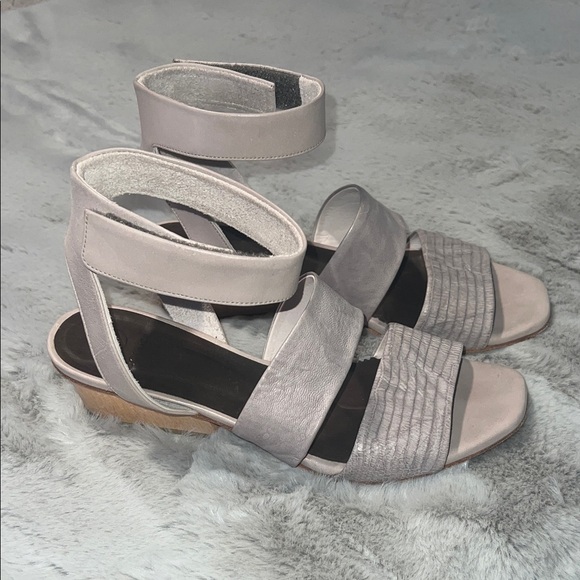 Coclico  Women's Sandals in Light Gray 38.5 - Picture 1 of 7